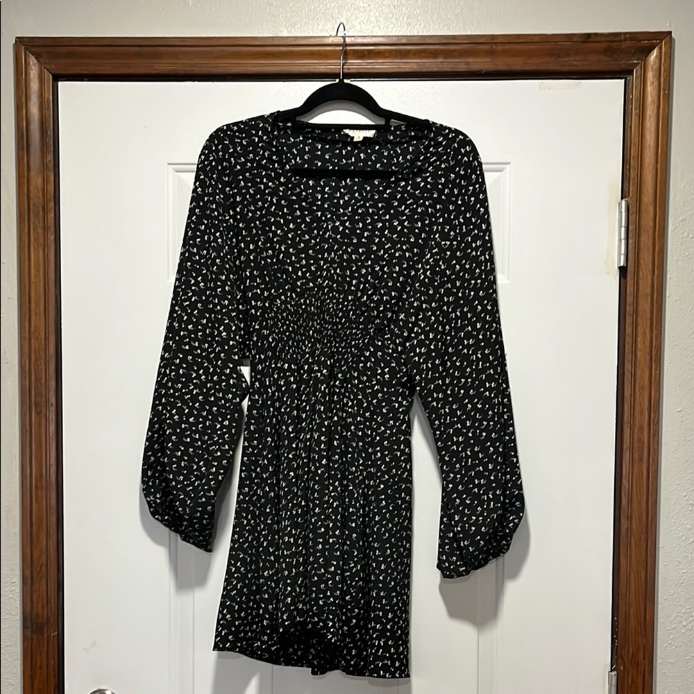 PROMESA Black & Off White Patterned Balloon long sleeve V neck Smock Mini Dress